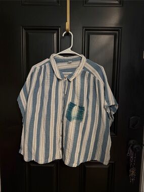 Old Navy Blue & White Striped Short-Sleeve Button-Up